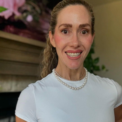 Πώς είναι να βάφεσαι με Πάρκινσον; Το βίντεο που δείχνει ότι μια ασθένεια δεν καθορίζει τη ζωή μας