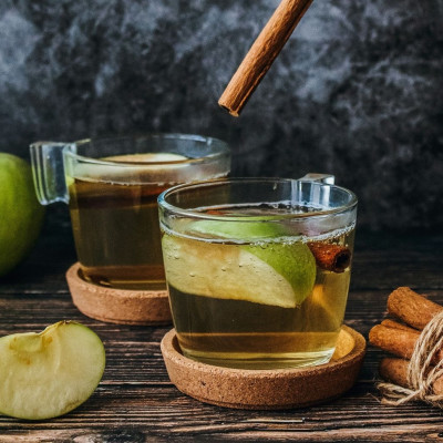 Τι είναι ο καυτερός μηλίτης και μπορεί πραγματικά να σε προστατεύσει από κρυολόγημα και γρίπη;