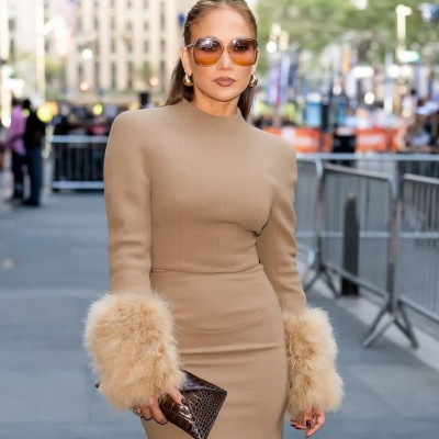 Αυτό είναι το αγαπημένο χρώμα manicure που επιλέγει ξανά και ξανά η Jennifer Lopez