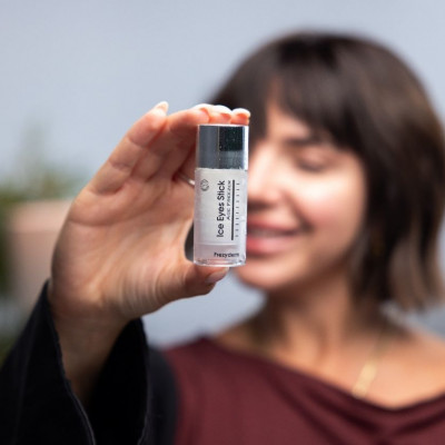 Το μυστικό για δροσερό, φωτεινό βλέμμα που δεν προδίδει την κούραση