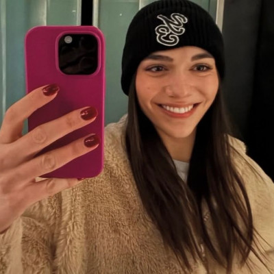 «Μελένια φωνή», έγραψαν στην Μελίνα Νικολαΐδη στο νέο της βίντεο που τραγουδάει Παπακωνσταντίνου