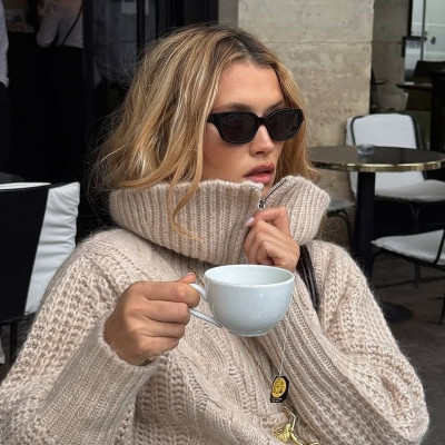 Από το icy blonde μέχρι το chestnut brown: Τα χρώματα μαλλιών που κάνουν θραύση τώρα