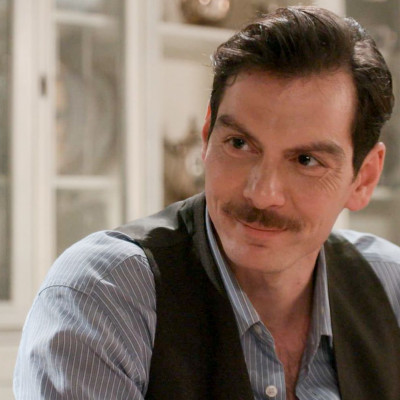 Η 1η σκηνή Κουκουράκη στο Grand Hotel προκάλεσε ενθουσιασμό στο Χ: Η γυναίκα φύλακας  - άγγελός του