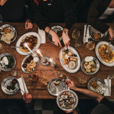 Tasty Νews οf The Week: Aπό την «Ταβέρνα της Ερμού» για ψάρι στις κρητικές συνταγές του «Colonial»