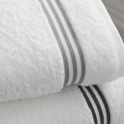 Το μικρό μυστικό της πετσέτας σου: Ξέρεις γιατί υπάρχει αυτή η λωρίδα στο άκρο;