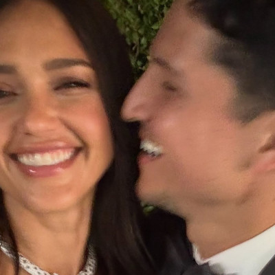 It's Instagram official! H Jessica Alba είναι ζευγάρι με τον Danny Ramirez, 6 μήνες μετά το διαζύγιο