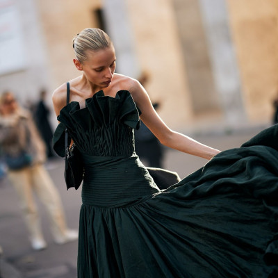 7 νέα βραδινά φορέματα από το ZARA που κοστίζουν κάτω από 50 Ευρώ και θα γίνουν η νέα party εμμονή