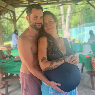 O Penn Badgley μίλησε για όσα δεν λέμε για το τραύμα της αποβολής στα ζευγάρια