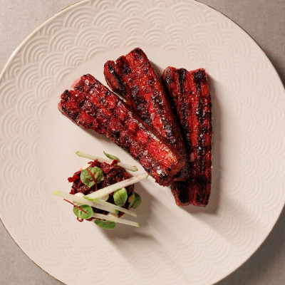 Premium κοπές, εξαιρετική τεχνική και νέα πιάτα σε ένα από τα καλύτερα steakhouses του κέντρου