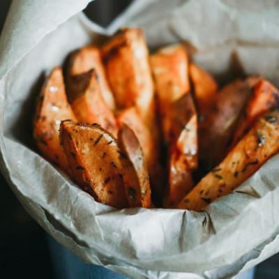 Ούτε τηγανητή ούτε βραστή: ο καλύτερος τρόπος να μαγειρεύεις τη γλυκοπατάτα