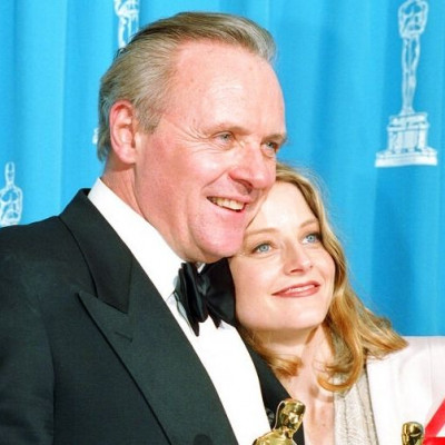 Ο Anthony Hopkins απαντά στο τι συνέβη πραγματικά με τη Jodie Foster στη «Σιωπή των Αμνών»