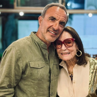 Όλοι όρθιοι για τη Νάνα: Η Μούσχουρη στα 92 της χρόνια ύψωσε τη φωνή της για τις γυναίκες