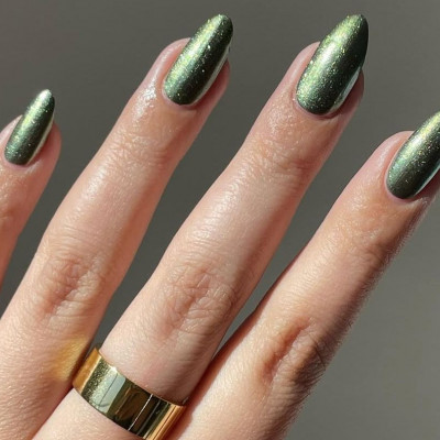 Ξέχασε το συνηθισμένο κόκκινο: Αυτά τα Xmas nails θα σε βάλουν αμέσως σε γιορτινό mood