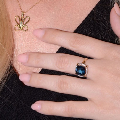 Το nude manicure της Κατερίνα Καινούργιου είναι το «νέο κόκκινο» για φέτος τις γιορτές