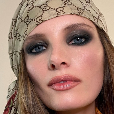 Αυτά είναι τα 5 beauty trends του 2025 που θα συνεχίσουν να είναι super hot και το 2026