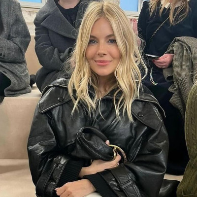 Αντίο φριζάρισμα: 6 anti-frizz προϊόντα μαλλιών για τέλεια μαλλιά ακόμα και στη βροχή