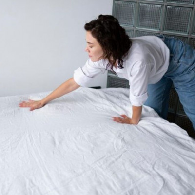 Πασπάλισμα με μαγειρική σόδα στο στρώμα: γιατί το προτείνουν και σε τι βοηθά