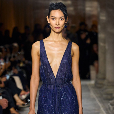 Midnight Blue: Το κομψό χρώμα για επίσημες γιορτινές περιστάσεις