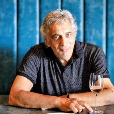 Ο Χρύσανθος Καραμολέγκος επιστρέφει στην αθηναϊκή γευστική σκηνή με κάτι νέο στην Αίγλη Ζαππείου