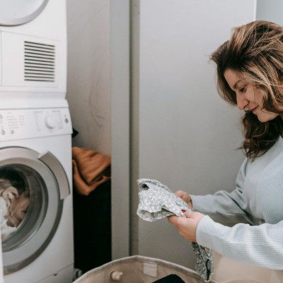 Μπορείς να πλύνεις τις πετσέτες μαζί με τα ρούχα; Η απάντηση δεν είναι τόσο απλή όσο νομίζεις