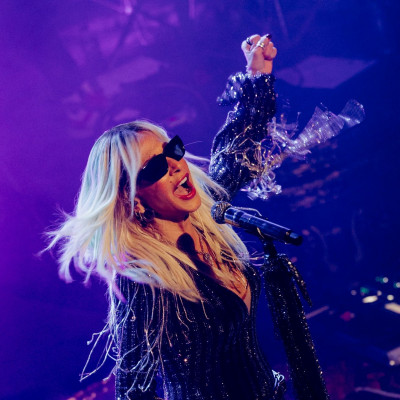 Η πρεμιέρα, το ρεκόρ της Άννας Βίσση και το χρυσό φόρεμα που βρήκε ξανά μετά από 20 χρόνια