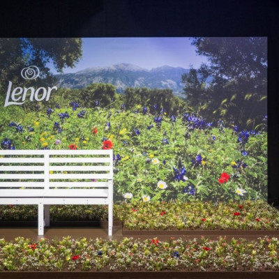 Όταν η φρεσκάδα των ρούχων μας γίνεται εμπειρία στην… ελληνική εξοχή