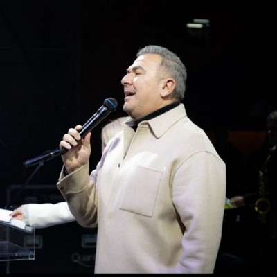 Χριστουγεννιάτικη μαγεία στην πλατεία Αριστοτέλους με τον Αντώνη Ρέμο