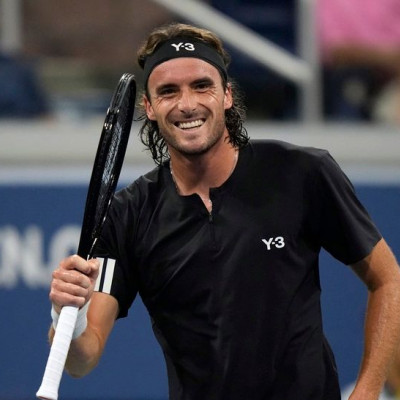 Ο Τσιτσιπάς πήγε στην Αφρική και όχι στην Τροχαία: Ένα ακόμη λάθος συμπεριφοράς με το άφαντο δίπλωμα