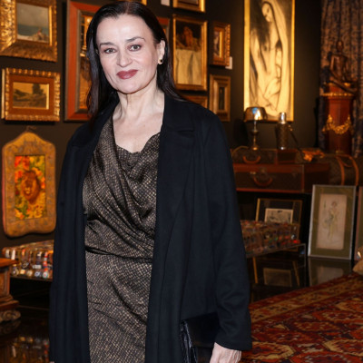 Καρυοφυλλιά Καραμπέτη: Το τραυματικό γεγονός στην εφηβεία και η εξομολόγηση για τον χρόνο που περνά