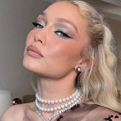 Sugarplum Glam: Αυτό είναι το νέο μακιγιάζ του TikTok που αξίζει να δοκιμάσεις φέτος τις γιορτές