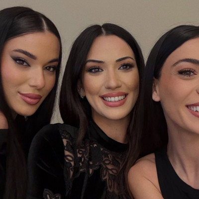 Ήβη, Κλεοπάτρα και Δέσποινα Αδάμου πόζαραν μαζί και δεν μπορείς να τις ξεχωρίσεις