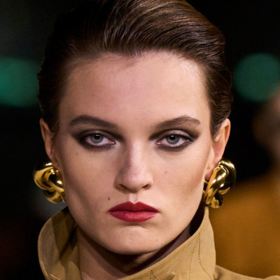 Αυτά είναι τα 10 πιο δημοφιλή κόκκινα κραγιόν που διαρκούν για ώρες