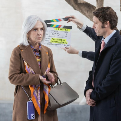 Αγνώριστη η Ναταλία Τσαλίκη στη νέα της ταινία: Η «Βαλίτσα» & η απρόβλεπτη ιστορία με μία δολοφονία