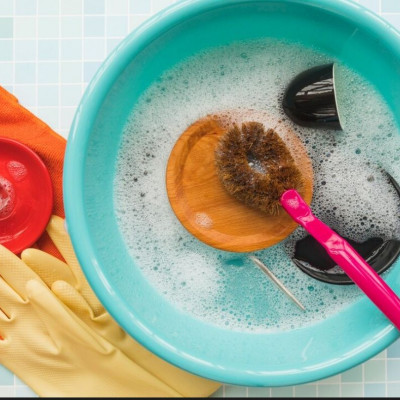 Οι απρόσμενοι λόγοι για τους οποίους δεν πρέπει να αφήνεις τα πιάτα στον νεροχύτη όλη νύχτα