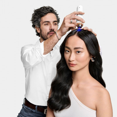 Ποια είναι η θεραπεία στο κομμωτήριο που χαρίζει στους Gen Zers δυνατά & λαμπερά μαλλιά;