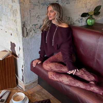 Lace legs: Τα καλσόν που θα κάνουν statement τα looks σου (και τα πόδια σου) στις γιορτές