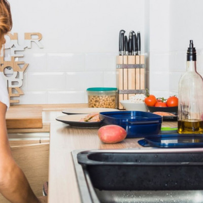 Ξίδι και μαγειρική σόδα τέλος: ρίξε μισό ποτήρι από αυτό το υλικό & η αποχέτευση καθαρίζει μόνη της