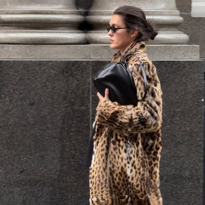 Buns και ponytails: Αυτά είναι τα χτενίσματα που επιλέγουν τώρα τα it girls