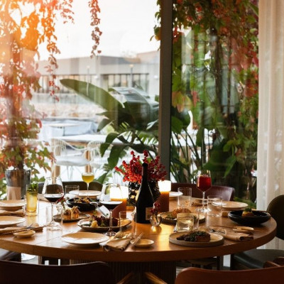 Γιορτινές αποδράσεις δίπλα στη θάλασσα, ή γιατί τα Χριστούγεννα στα ASTERIA Γλυφάδας είναι εμπειρία