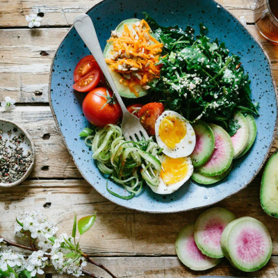 Δίαιτα τύπου fasting: πώς φαίνεται να αλλάζει δυναμικά τον εγκέφαλό σου