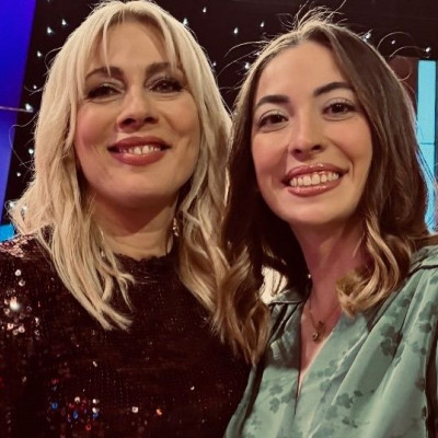 Ειρήνη Παπαδογεώργη: Η εγγονή της Ειρήνης Κουμαριανού στο reunion του Παρά Πέντε τιμά τη μνήμη της