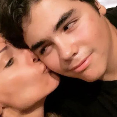 Ο Γιώργος Νικολαΐδης έφτιαξε μελομακάρονα κι η Δέσποινά Βανδή σχολίασε επικά