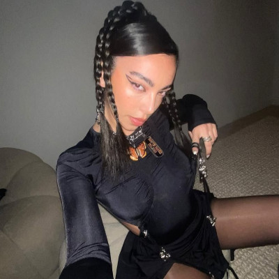 Medusa ponytail: Το super hot χτένισμα που μπορείς να κάνεις σε όλα τα festive party