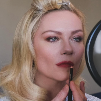 Τα beauty looks των celebrities που έκαναν το 2025 να μείνει αξέχαστο