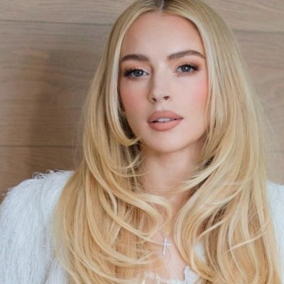 Η Lindsay Lohan επιβεβαιώνει ότι το butterfly cut δεν φεύγει ποτέ από τη μόδα