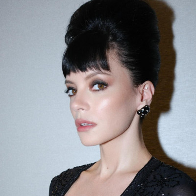 Θέλεις να κόψεις τα μαλλιά σου αφέλειες; Οι Scandi-cool bangs είναι η νέα τάση για το 2026