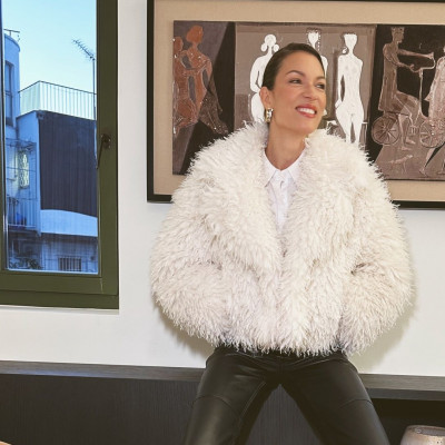 Το Pre-NYE Look της Βίκυς Καγιά: Λευκή γούνα και leather pants