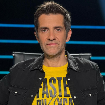 Ο Φοίβος δεν έχει πια «καμεροφοβία»: Η άγνωστη συνεργασία με τη Βίσση, η απάτη & η πίστη στη Βανδή