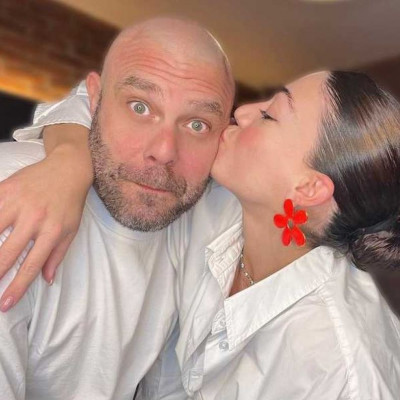 'Ηβη Αδάμου: Η πρόταση γάμου από τον Μιχάλη Κουινέλη, τα 14 χρόνια αγάπης & η επιθυμία για 2ο παιδί