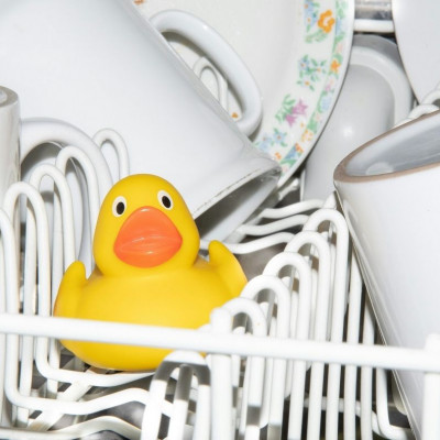 10 αντικείμενα μπάνιου που δεν φανταζόσουν ότι μπορείς να καθαρίσεις στο πλυντήριο πιάτων